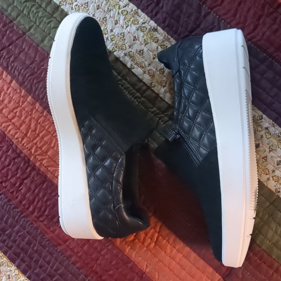 CLARK'S* Suede leather rubber sole side zip comfort lined LAYTON step sneaker - Picture 5 of 14